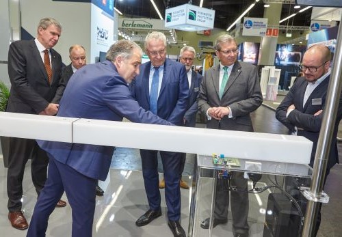 Bayerischem Innenminister auf FEIG-Stand
